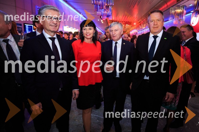  Franjo Bobinac, predsednik uprave Gorenje d.d., predsednik Rokometne zveze Slovenije; mag. Andreja  Jernejčič, direktorica podjetja Lin&Nil;  ... ;  Zdravko Počivalšek, minister za gospodarski razvoj in tehnologijo50. podelitev nagrad Gospodarske zbornice Slovenije