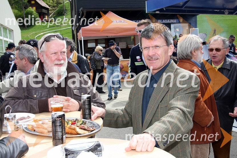 Jaroslav Kalan, direktor Smučarske zveze Slovenije in Stane Valant, direktor Nacionalne finančne družbe d.d. in predsednik Smučarske zveze SlovenijePodelitev nagrad ob zaključku sezone alpskih disciplin, Snežni stadion