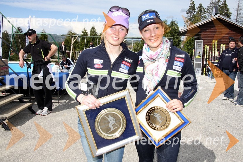 Tina Maze, smučarka in Ilka Štuhec, mladinska svetovna prvakinja v slalomuPodelitev nagrad ob zaključku sezone alpskih disciplin, Snežni stadion