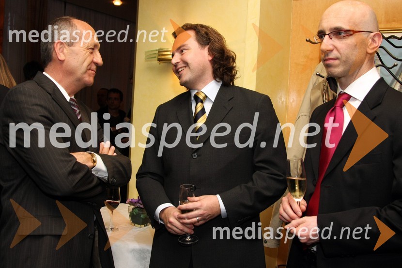Branko Pavlin, predsednik uprave Dnevnik d.d., Dominik S. Černjak, predsednik Turistične zveze Slovenije in Hugo Baus, direktor CMT - potovalne agencije d.o.o.Sprejem veleposlaništva Južnoafriške republike ob dnevu državnosti
