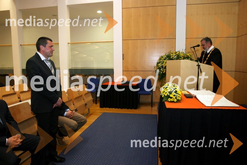 Dr. Iztok Fister in prof. dr. Igor Tičar, dekan Fakultete za elektrotehniko, računalništvo in informatiko UMPromocija doktorjev znanosti Univerze v Mariboru, april 2008