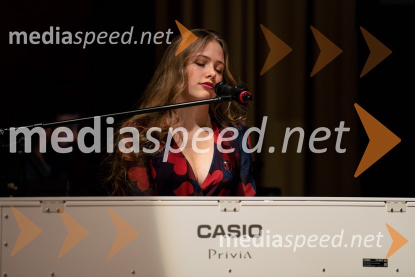  Zala Smolnikar, pevka500 podjetnic