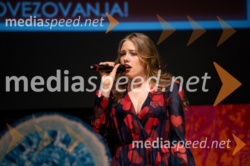  Zala Smolnikar, pevka500 podjetnic