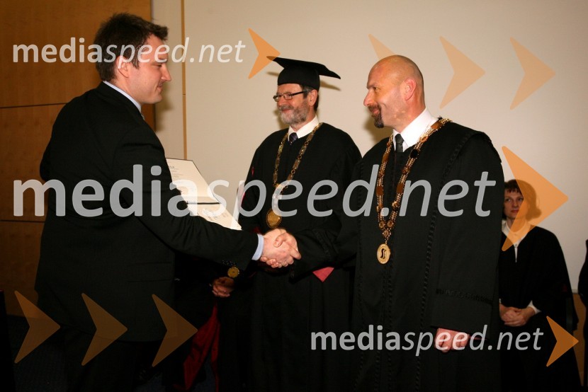 Dr. Bojan Vohar, prof. dr. Ivan Rozman, rektor Univerze v Mariboru in prof. dr. Niko Samec, dekan Fakultete za strojništvo UM  	 
	Promocija doktorjev znanosti Univerze v Mariboru, april 2008
