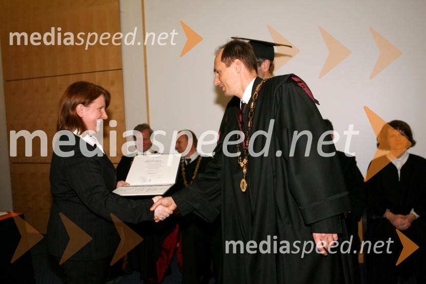 Dr. Suzana Kraljić in prof. dr. Rajko Knez, dekan Pravne fakultete UMPromocija doktorjev znanosti Univerze v Mariboru, april 2008