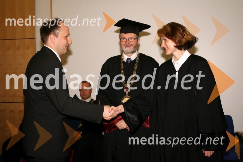 Dr. Milan Svetec, prof. dr. Ivan Rozman, rektor Univerze v Mariboru in prof. dr. Nataša Vaupotič, dekanica Fakultete za naravoslovje in matematikoPromocija doktorjev znanosti Univerze v Mariboru, april 2008