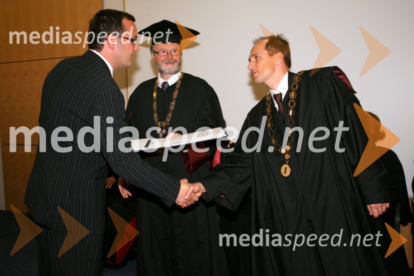Dr. Aleš Kobal, prof. dr. Ivan Rozman, rektor Univerze v Mariboru in prof. dr. Rajko Knez, dekan Pravne fakultete UMPromocija doktorjev znanosti Univerze v Mariboru, april 2008
