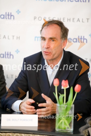 dr. Rolf Porsche, član upravnega odbora, predsednik uprave Porschehealth Medicohealth, predstavitev slovenske aplikacije