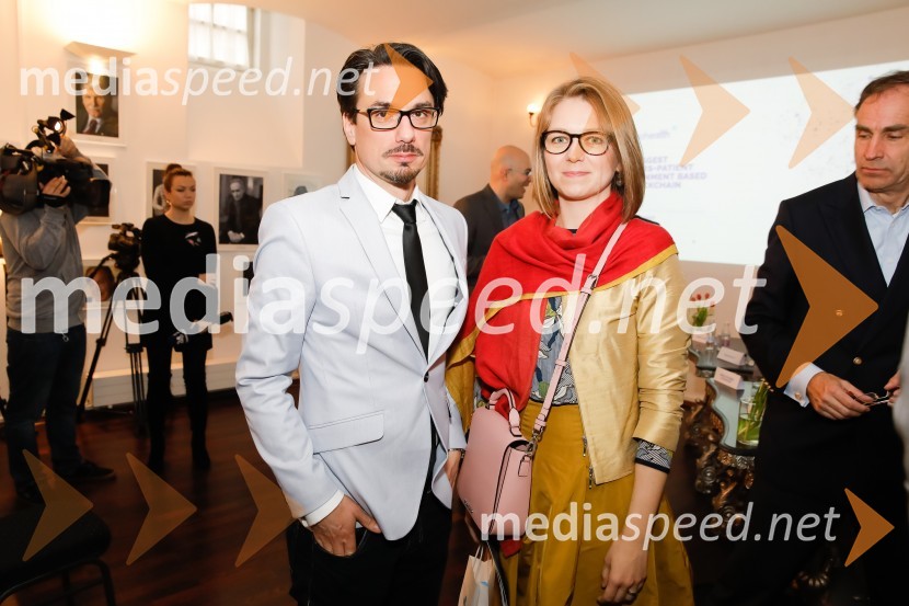  Tomaž  Jaklitsch, Medicohealth d.o.o.;  Romana KrajanMedicohealth, predstavitev slovenske aplikacije