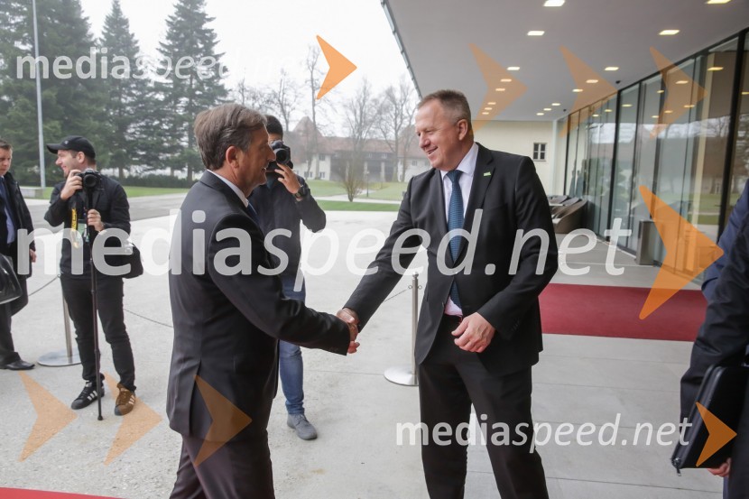 Karl Erjavec, minister za zunanje zadeve RS, predsednik stranke Desus;  Zdravko Počivalšek, minister za gospodarski razvoj in tehnologijo1. Nacionalna konferenca o internacionalizaciji slovenskega gospodarstva
