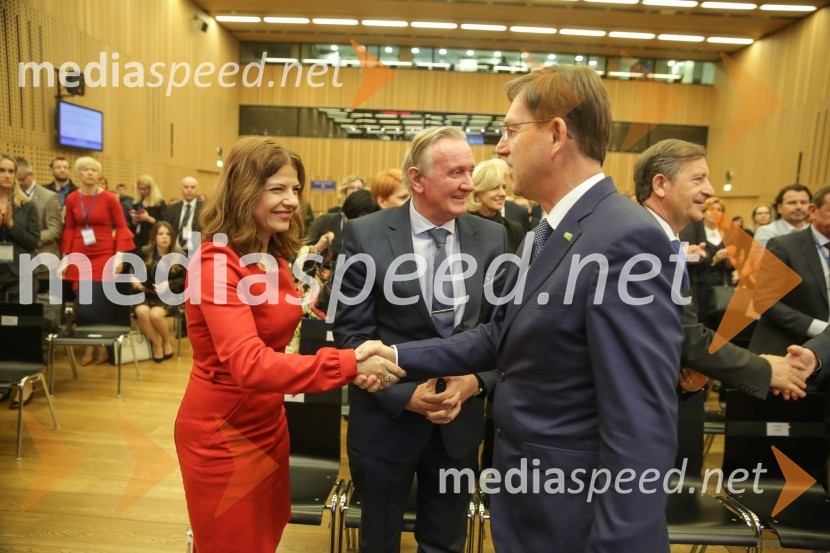 mag. Sonja  Šmuc, generalna direktorica GZS;  Gorazd Žmavc, minister brez listnice na uradu za Slovence v zamejstvu in po svetu; prof. dr. Miro Cerar, nekdanji predsednik Vlade Republike Slovenije1. Nacionalna konferenca o internacionalizaciji slovenskega gospodarstva