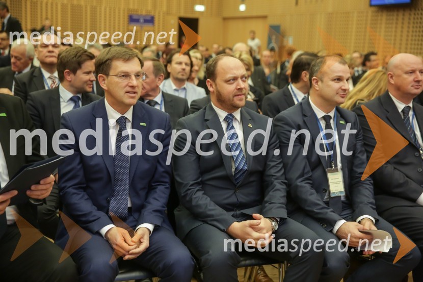 prof. dr. Miro Cerar, nekdanji predsednik Vlade Republike Slovenije;  Boštjan Gorjup, direktor podjetja BSH, predsednik GZS;  Aleš   Cantarutti, državni sekretar, Ministrstvo za gospodarski razvoj in tehnologijo1. Nacionalna konferenca o internacionalizaciji slovenskega gospodarstva