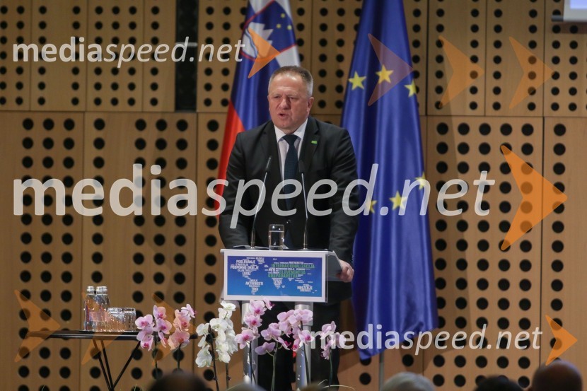  Zdravko Počivalšek, minister za gospodarski razvoj in tehnologijo1. Nacionalna konferenca o internacionalizaciji slovenskega gospodarstva