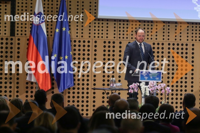  Boštjan Gorjup, direktor podjetja BSH, predsednik GZS1. Nacionalna konferenca o internacionalizaciji slovenskega gospodarstva