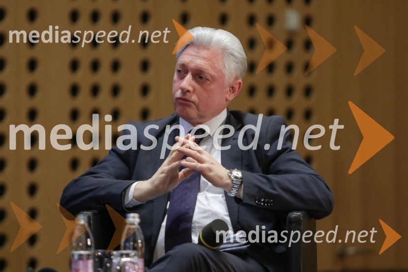  Iztok Mirošič, bivši veleposlanik Republike Slovenije v Združenem kraljestvu Velike Britanije in Severne Irske1. Nacionalna konferenca o internacionalizaciji slovenskega gospodarstva