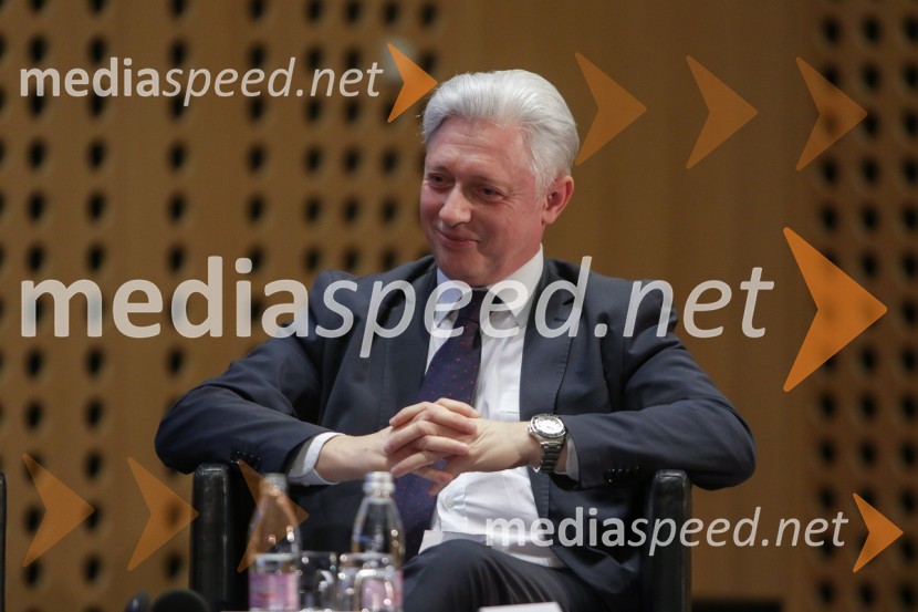  Iztok Mirošič, bivši veleposlanik Republike Slovenije v Združenem kraljestvu Velike Britanije in Severne Irske1. Nacionalna konferenca o internacionalizaciji slovenskega gospodarstva