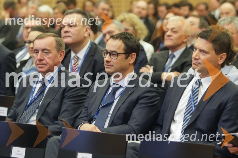  Jože Colarič, predsednik uprave in generalni direktor, Krka d.d.;  Andrej Lasič, izvršni direktor Področja za poslovanje s ključnimi komitenti, NLB d.d.; mag. Jurij Giacomelli, lastnik podjetja Giacomelli media1. Nacionalna konferenca o internacionalizaciji slovenskega gospodarstva