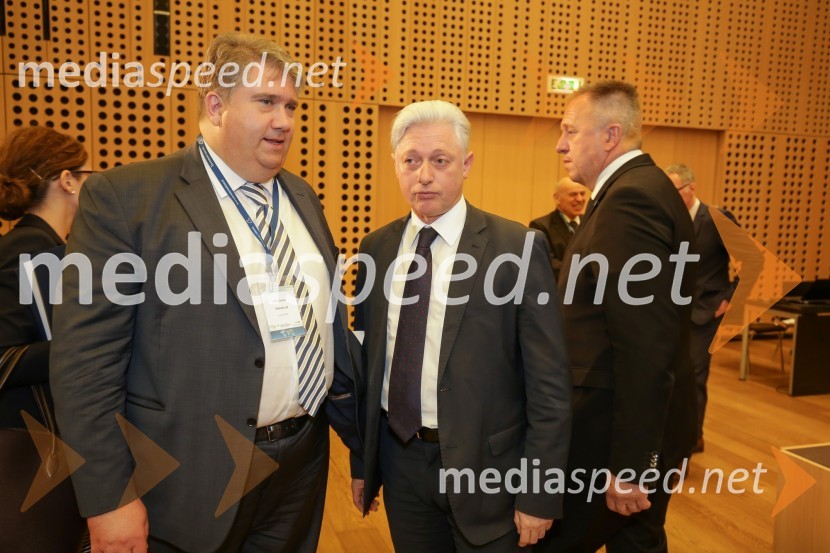  ... ;  Iztok Mirošič, bivši veleposlanik Republike Slovenije v Združenem kraljestvu Velike Britanije in Severne Irske1. Nacionalna konferenca o internacionalizaciji slovenskega gospodarstva