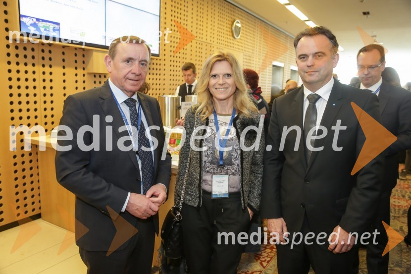  Jože Colarič, predsednik uprave in generalni direktor, Krka d.d.;  Nevenka  Bašek Zildžović, vodja odnosov z javnostmi v tovarni Revoz;  ... 1. Nacionalna konferenca o internacionalizaciji slovenskega gospodarstva