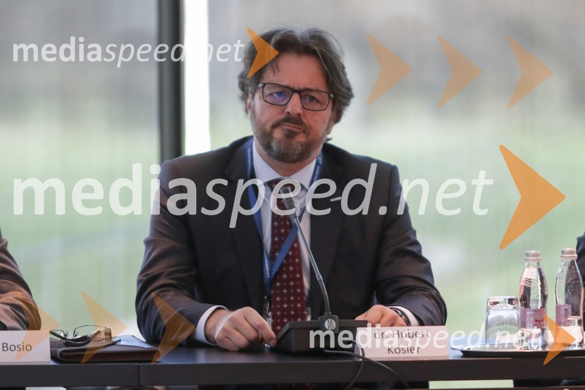  Hubert Kosler, direktor Yaskawa Ristro d.o.o.1. Nacionalna konferenca o internacionalizaciji slovenskega gospodarstva