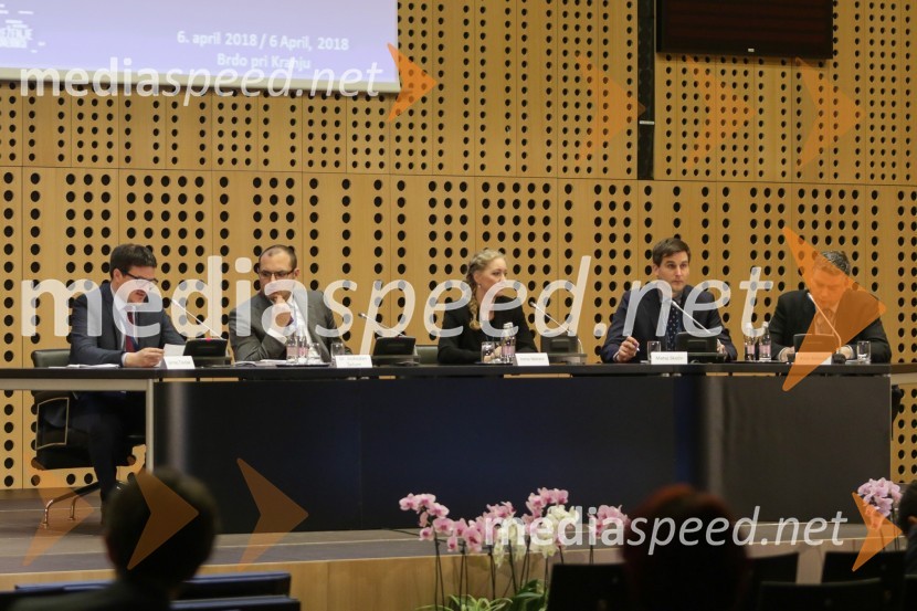  Jernej  Tovšak,  generalni direktor Direktorata za internacionalizacijo, podjetništvo in tehnologijo na Ministrstvu za gospodarski razvoj in tehnologijo;  Slobodan  Šešum, Ministrstvo za zunanje zadeve;  Irena  Meterc, vodja Sektorja za spodbujanje podjetništva in tehnološkega razvoja Spirit Slovenija;  Matej Skočir, MGRT;  Ante Milevoj,  direktor Centra za mednarodno poslovanje pri GZS1. Nacionalna konferenca o internacionalizaciji slovenskega gospodarstva