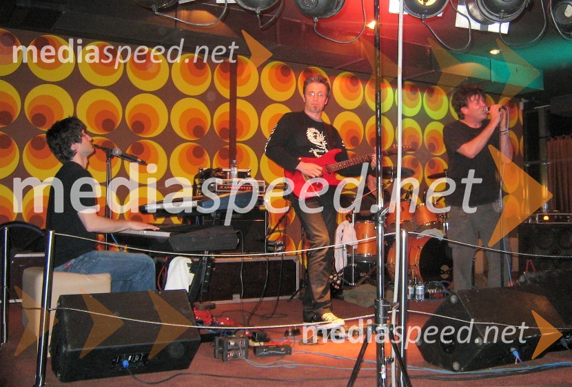 Skupina Crvena jabukaKoncert skupine Crvena jabuka v Samsari