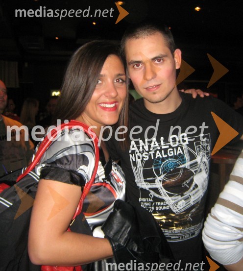 ObiskovalcaKoncert skupine Crvena jabuka v Samsari