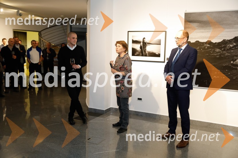  Jošt Franko, fotograf;  Meta Krese, novinarka in fotografinja;  Gabrijel Škof, predsednik uprave Adriatica Slovenice (AS)Pastirji – življenje, ki izginja, otvoritev razstave