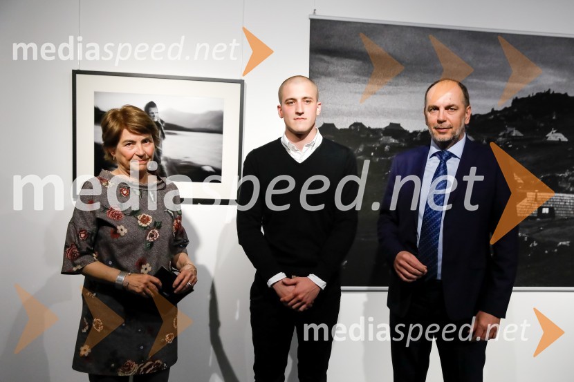  Meta Krese, novinarka in fotografinja;  Jošt Franko, fotograf;  Gabrijel Škof, predsednik uprave Adriatica Slovenice (AS)Pastirji – življenje, ki izginja, otvoritev razstave