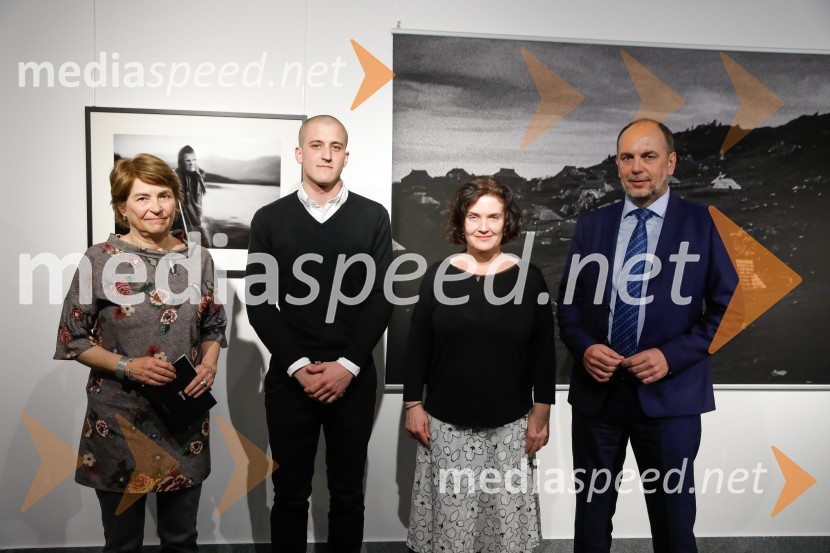  Meta Krese, novinarka in fotografinja;  Jošt Franko, fotograf;  Petra  Bizilj Silva, kustosinja v AS Galeriji;  Gabrijel Škof, predsednik uprave Adriatica Slovenice (AS)Pastirji – življenje, ki izginja, otvoritev razstave
