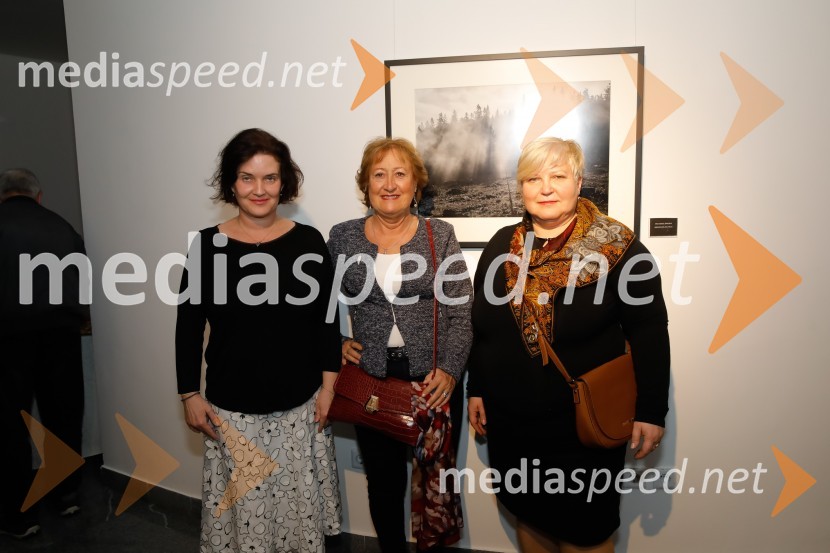  Petra  Bizilj Silva, kustosinja v AS Galeriji;  Lučka Kariž;  Neda Thaler, Adriatic SlovenicaPastirji – življenje, ki izginja, otvoritev razstave