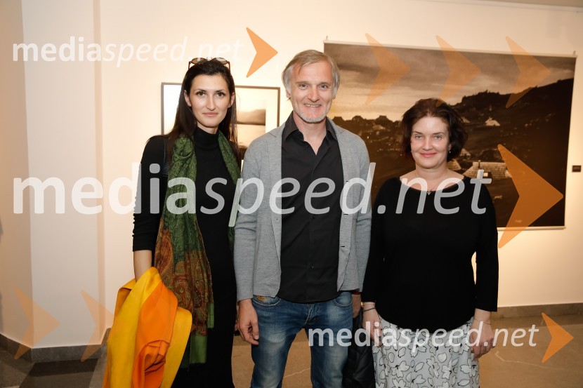  Katja   Bidovec, fotografinja;  Matjaž Krivic, fotograf in popotnik;  Petra  Bizilj Silva, kustosinja v AS GalerijiPastirji – življenje, ki izginja, otvoritev razstave