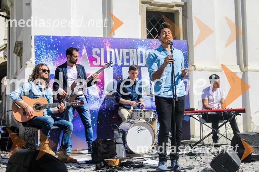  ... ;  ... ;  ... ;   Isaac Palma, pevec;  ... Isaac Palma, koncert