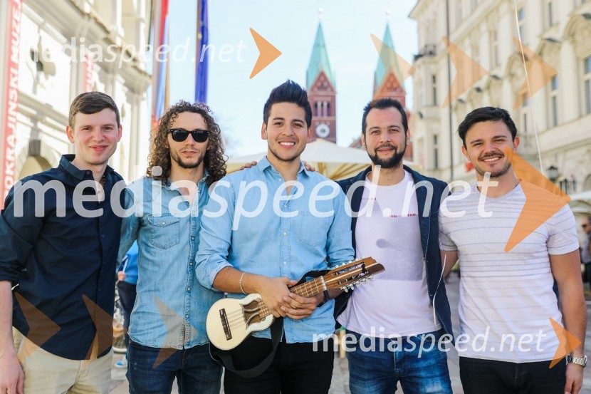  ... ;  ... ;   Isaac Palma, pevec;  ... ;  ... Isaac Palma, koncert