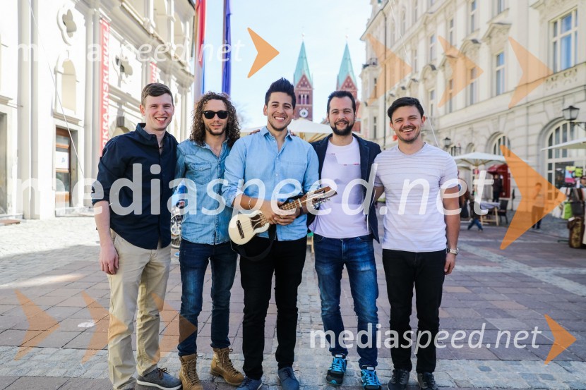  ... ;  ... ;   Isaac Palma, pevec;  ... ;  ... Isaac Palma, koncert