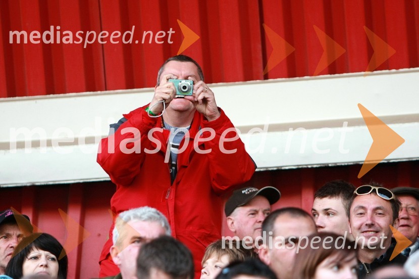 Igor Kolenko (fotoaparat), Andrej Matjašec (sončna očala), oba ST LendavaSPEEDWAY GRAND PRIX, VN Slovenije 2008, dirka