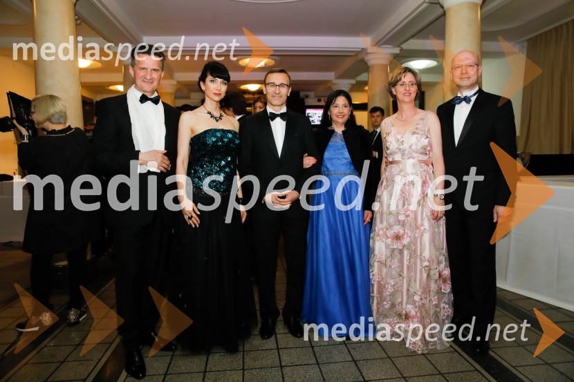  Milan Martin Cvikl, evropski funkcionar; Dr. Jerca Legan Cvikl, podpredsednica SILA-IWCL in predsednica odbora SILA GALA;  ... ;  ... ;  ... ;  ... SILA Gala ples