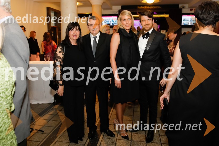  Sonja Lukanović; dr. med.  Adolf  Lukanović, strokovni direktor ginekološke klinike UKC Ljubljana;  Eva Remec, arhitektka;  David  Lukanović, zdravnikSILA Gala ples