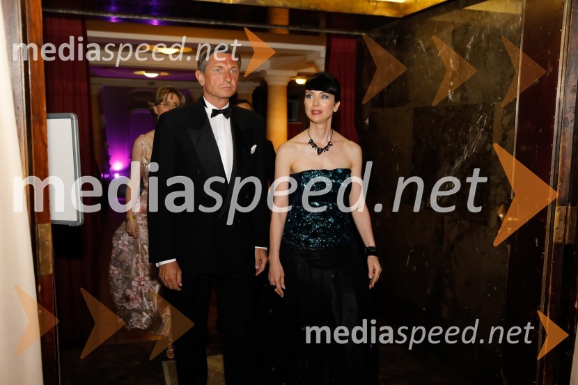  Borut Pahor, predsednik Republike Slovenije; Dr. Jerca Legan Cvikl, podpredsednica SILA-IWCL in predsednica odbora SILA GALASILA Gala ples