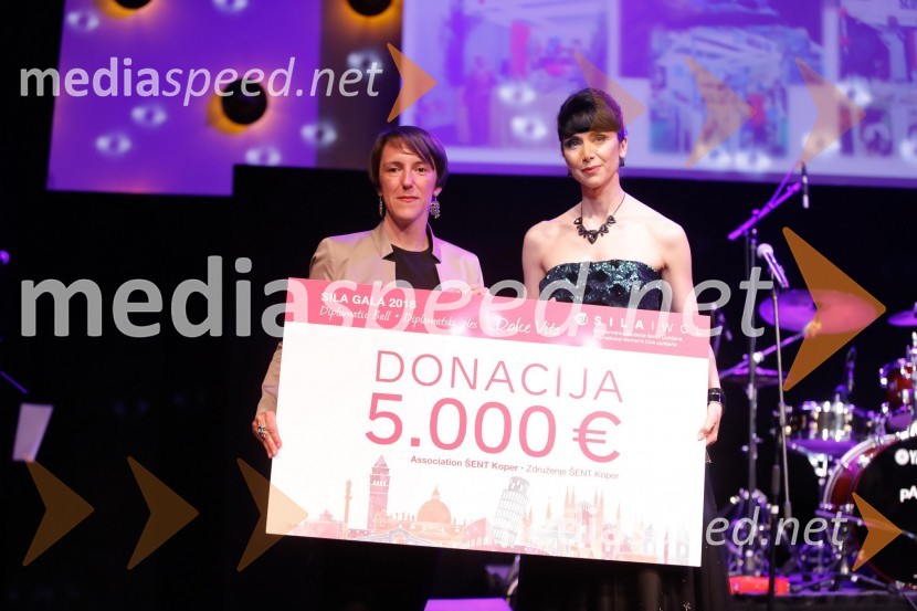  Tina  Nanut, ŠENT Koper, prejemnica donacije; Dr. Jerca Legan Cvikl, podpredsednica SILA-IWCL in predsednica odbora SILA GALASILA Gala ples