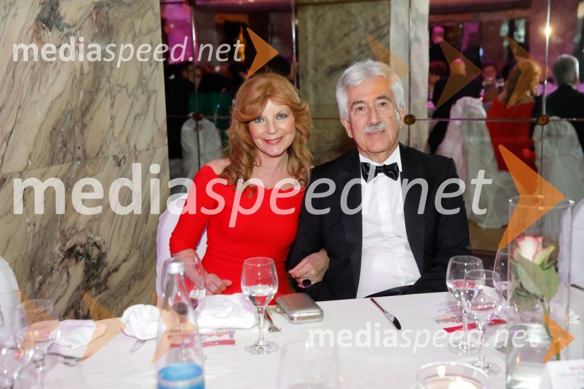  Darja Kuhar Kotnik, soustanoviteljica in podpredsednica Društva za zdravje naroda;  Rajko Kotnik, državni pravobranilec, bivši predsednik Lions Ljubljana RožnikSILA Gala ples