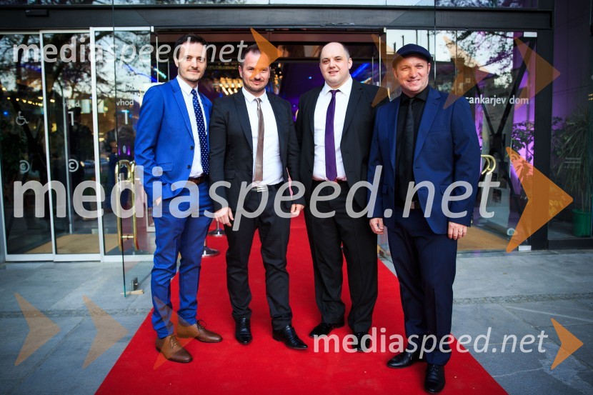  Blaž Švab, pevec, skupina Modrijani;  Peter Oset, glasbenik, skupina Modrijani;  Rok Švab, glasbenik, skupina Modrijani;  Franjo  Oset, glasbenik, skupina ModrijaniŽarometi 2018, rdeča preproga
