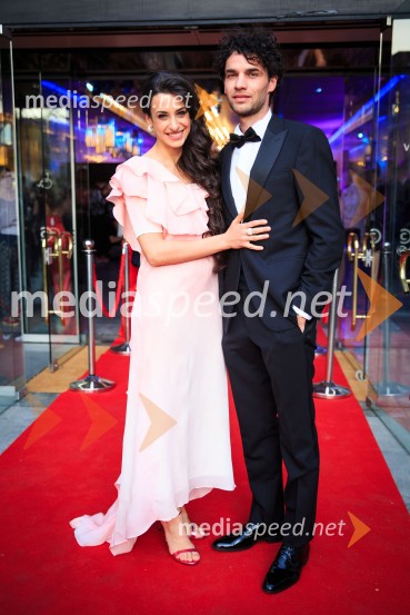  Lara Komar, igralka;  Davide PodpisŽarometi 2018, rdeča preproga