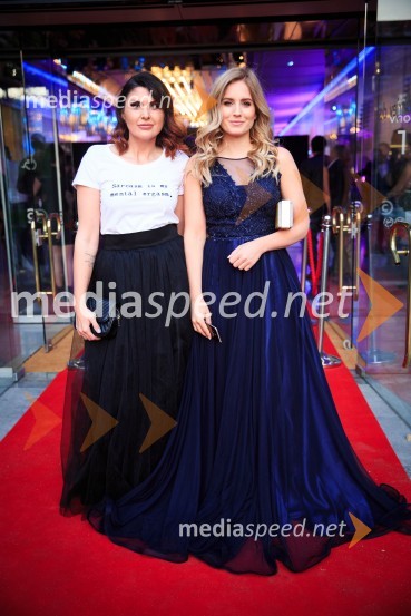  Eva Lozina, blogerka Nepopolna mama;  Ajda Sitar Žumer, blogerka, Etiketa Magazin, Miss športa Slovenije 2009Žarometi 2018, rdeča preproga
