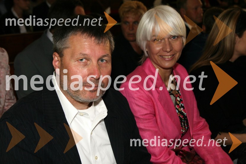 Bojan Požar, glavni in odgovorni urednik spletnega časopisa Požareport in Barbra Drnač, plesna novinarka in urednica oddaje Parada plesa
Poroka Damjan Murko in Maja Žilavec