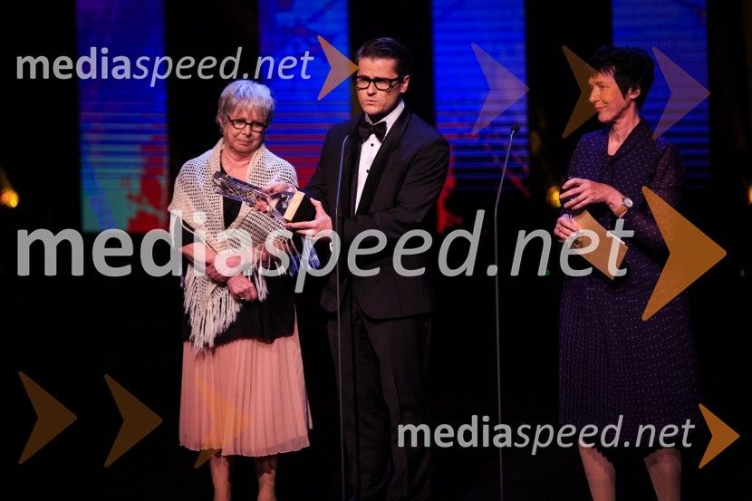  Teja Glažar, igralka;  Jure Godler, stand-up komik, imitator, glasbenik;  Marinka Štern, igralkaŽarometi 2018, podelitev medijskih nagrad za leto 2017