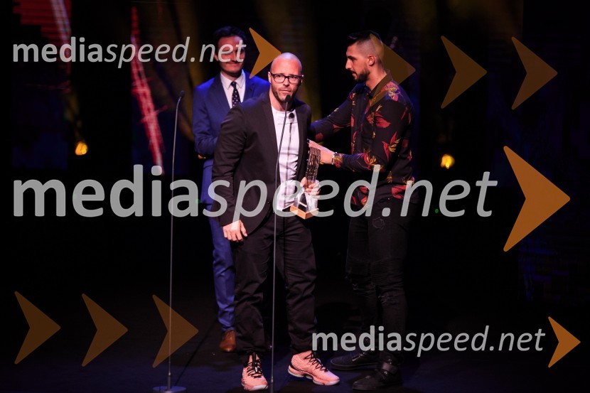  Blaž Švab, pevec, skupina Modrijani;  Ciril Komotar, vloger Komotar Minuta;  Challe Salle, glasbenikŽarometi 2018, podelitev medijskih nagrad za leto 2017