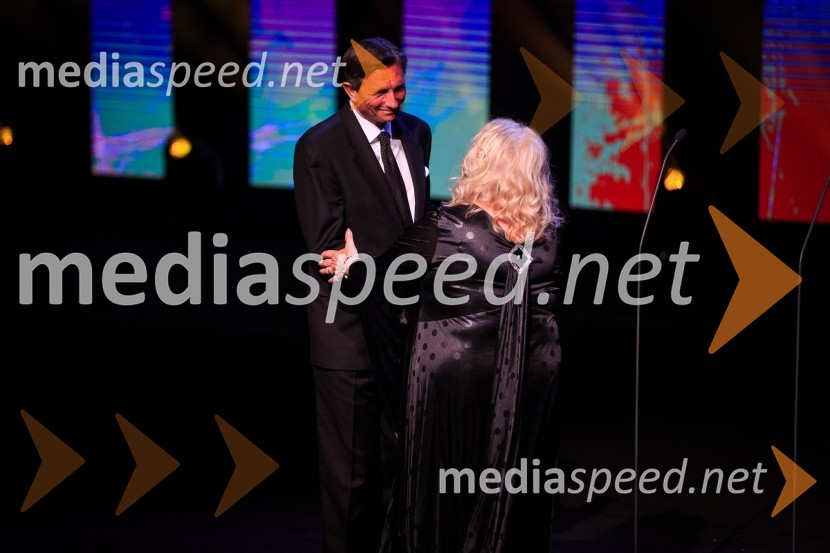  Borut Pahor, predsednik Republike Slovenije;  Elda Viler, pevkaŽarometi 2018, podelitev medijskih nagrad za leto 2017