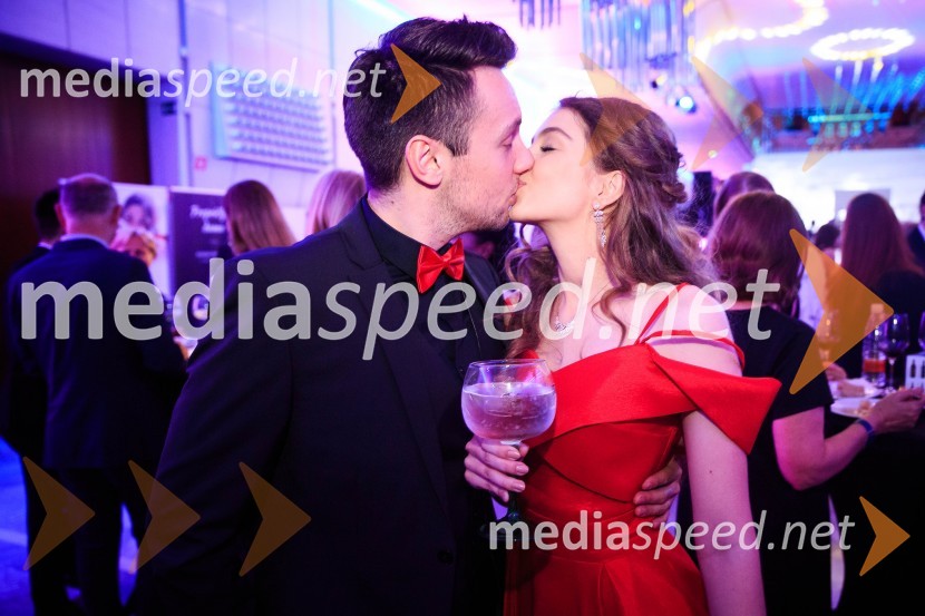  Alex Volasko, pevec;  Saša Lešnjek, pevka, igralkaŽarometi 2018, druženje po prireditvi