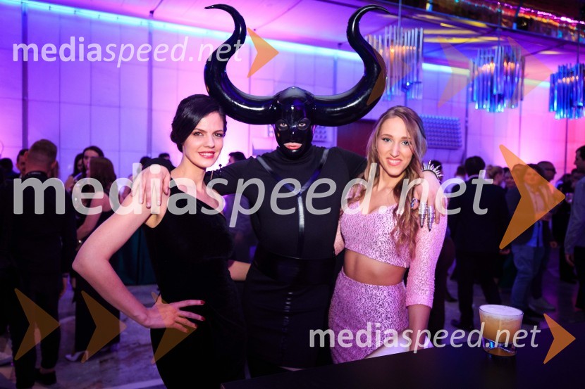  Sabina Remar, manekenka;  Eva Plešnar, modelŽarometi 2018, druženje po prireditvi